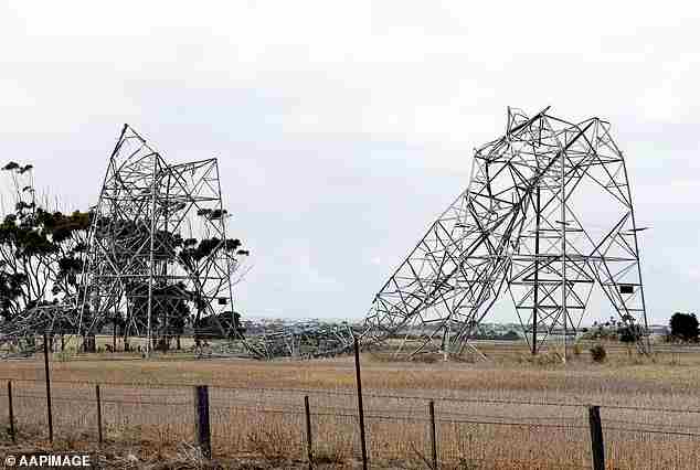 81231947 13081935 The wild weather pulled down powerlines and cut power to over 50 a 9