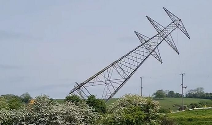 X pylon fall (1)