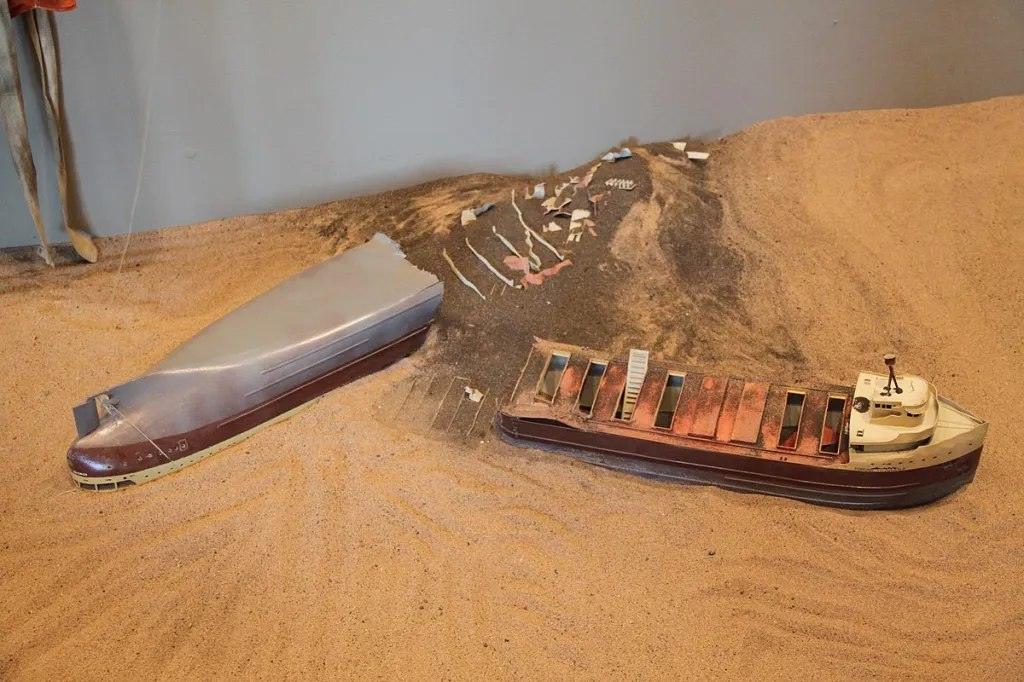 1200px edmund fitzgerald model of wreck displayed at duluth marine museum